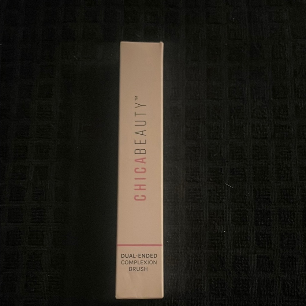 Chic Beauty Dual-Ended Complexion Brush